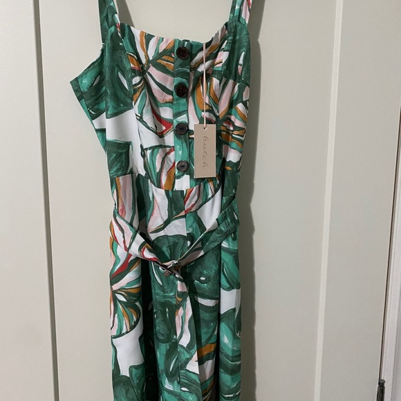 Wide leg belted jumpsuit size 4 - Picture 4 of 8